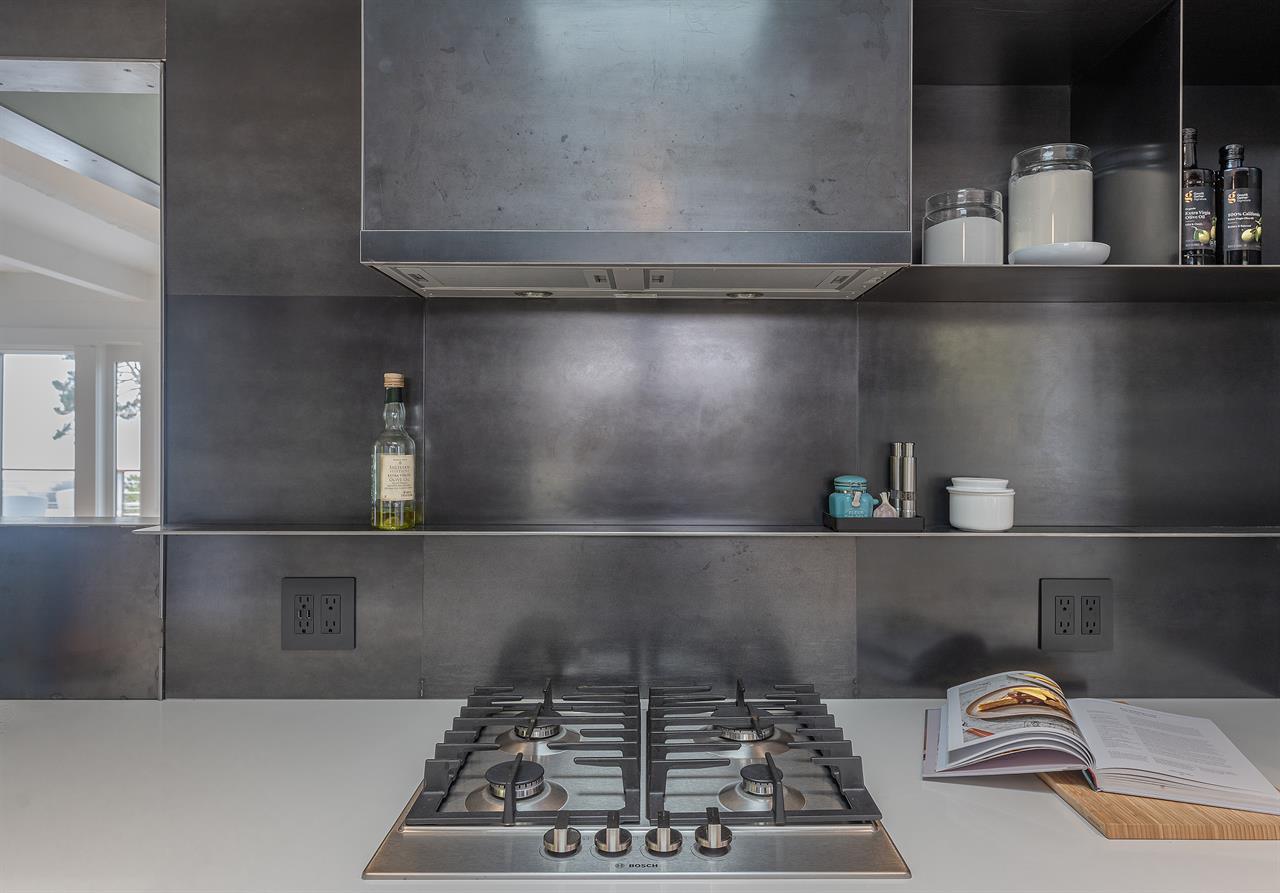 Immaculate Modern Kitchen