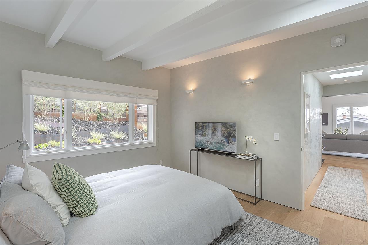 Bedroom 1, Queen Bed, TV, Garden View, Sleek Storage