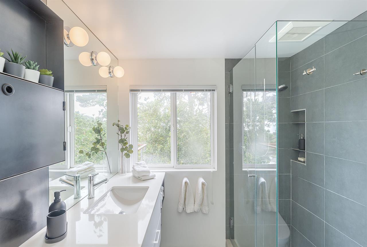 Bathroom with Shower, Bidet and Ocean View