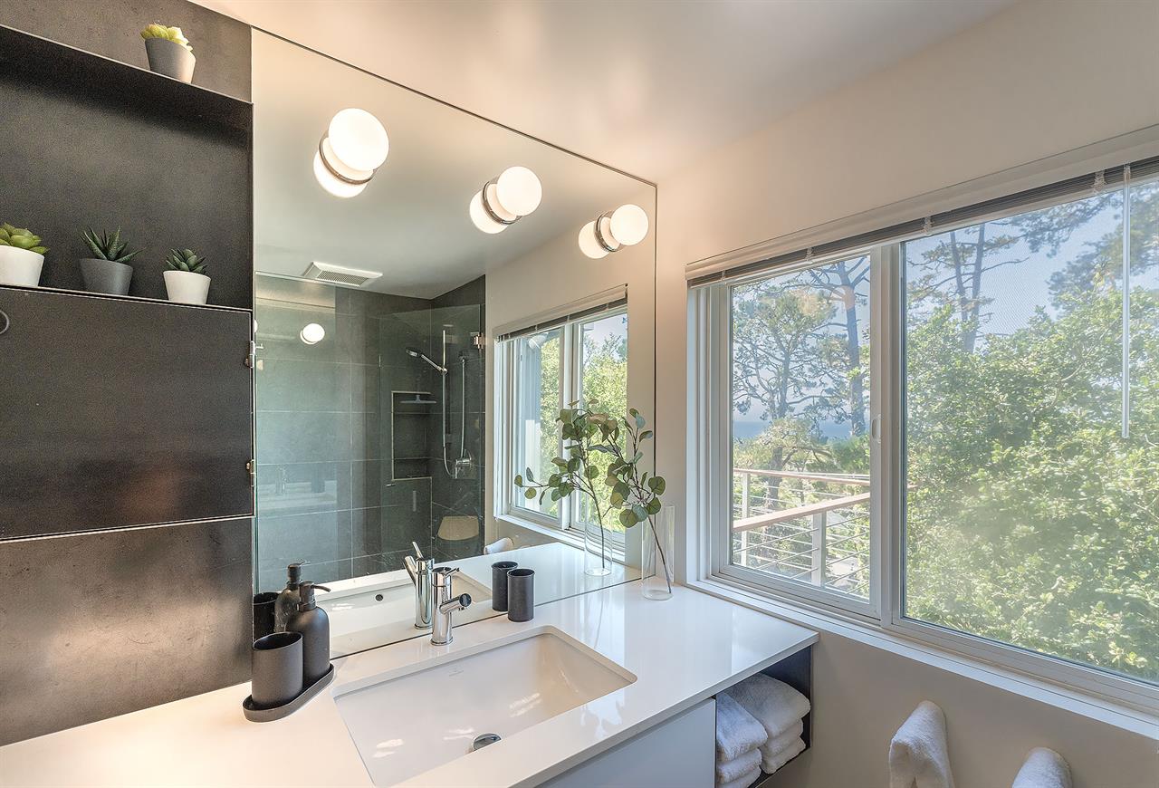 Bathroom with Shower, Bidet and Ocean View