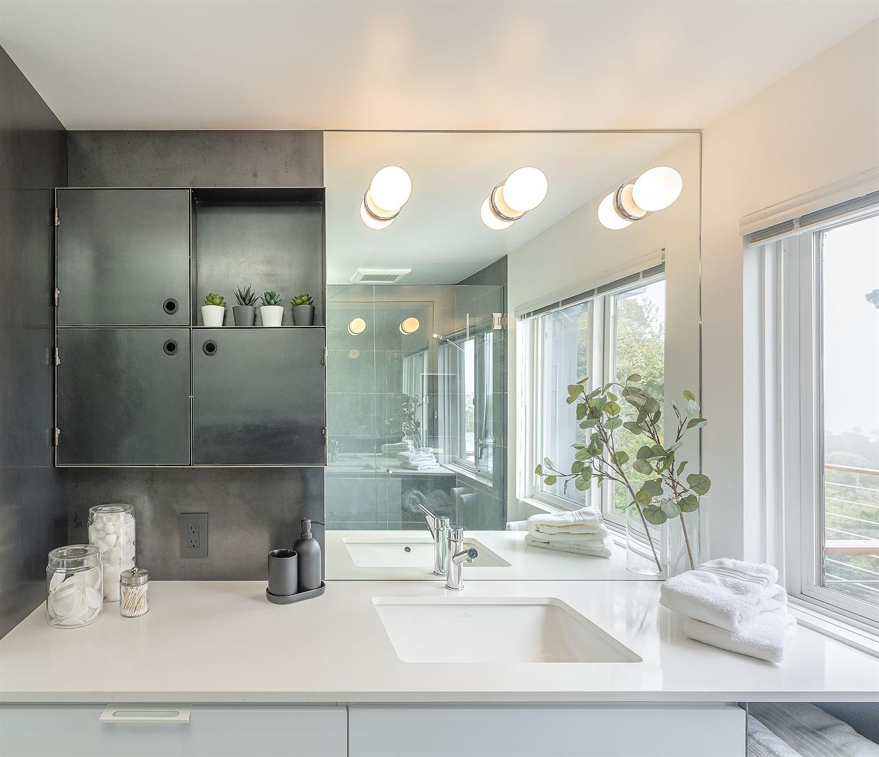 Bathroom with Shower, Bidet and Ocean View