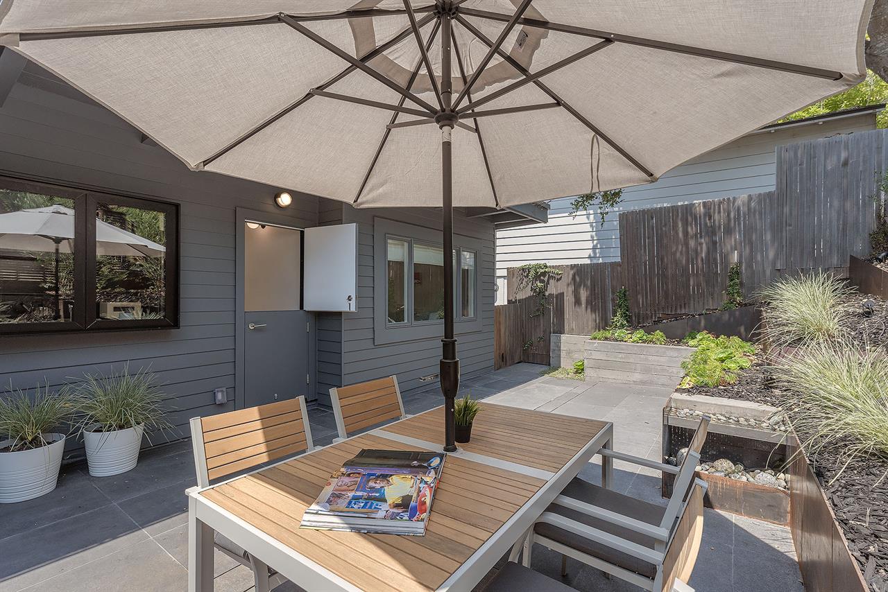 Front Courtyard Patio with Dining Table and Seating