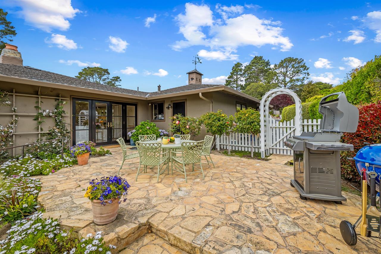 Patio has Two BBQ Grills and Dining for Six