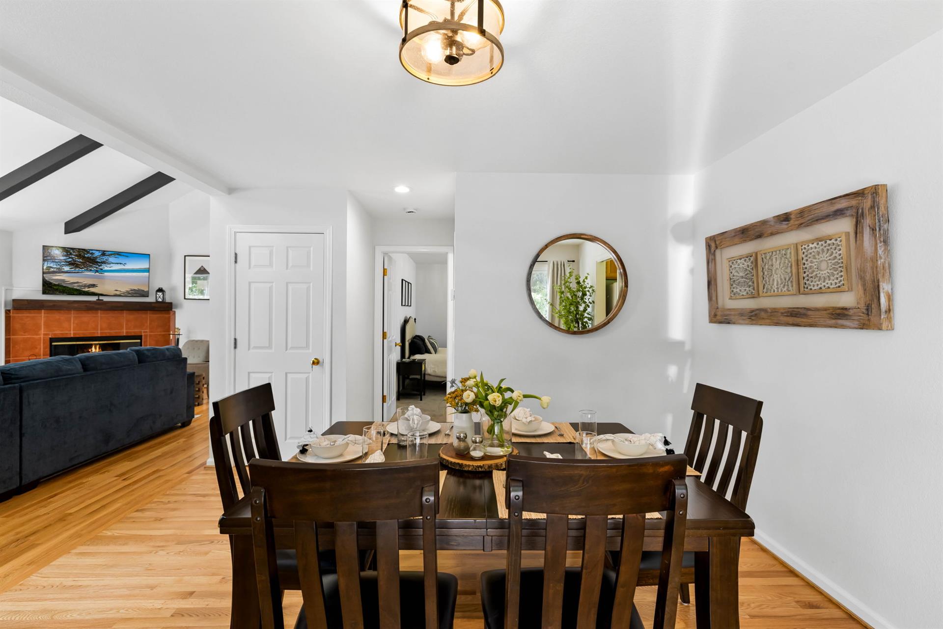 Dining Area Seats 6