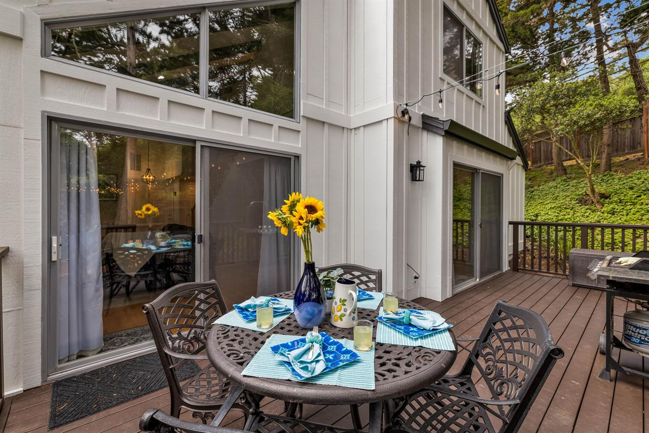 Outdoor Dining with a Gas BBQ Grill Just Off the Living Room