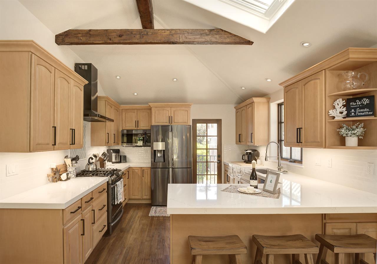 Fully Equipped Gourmet Kitchen