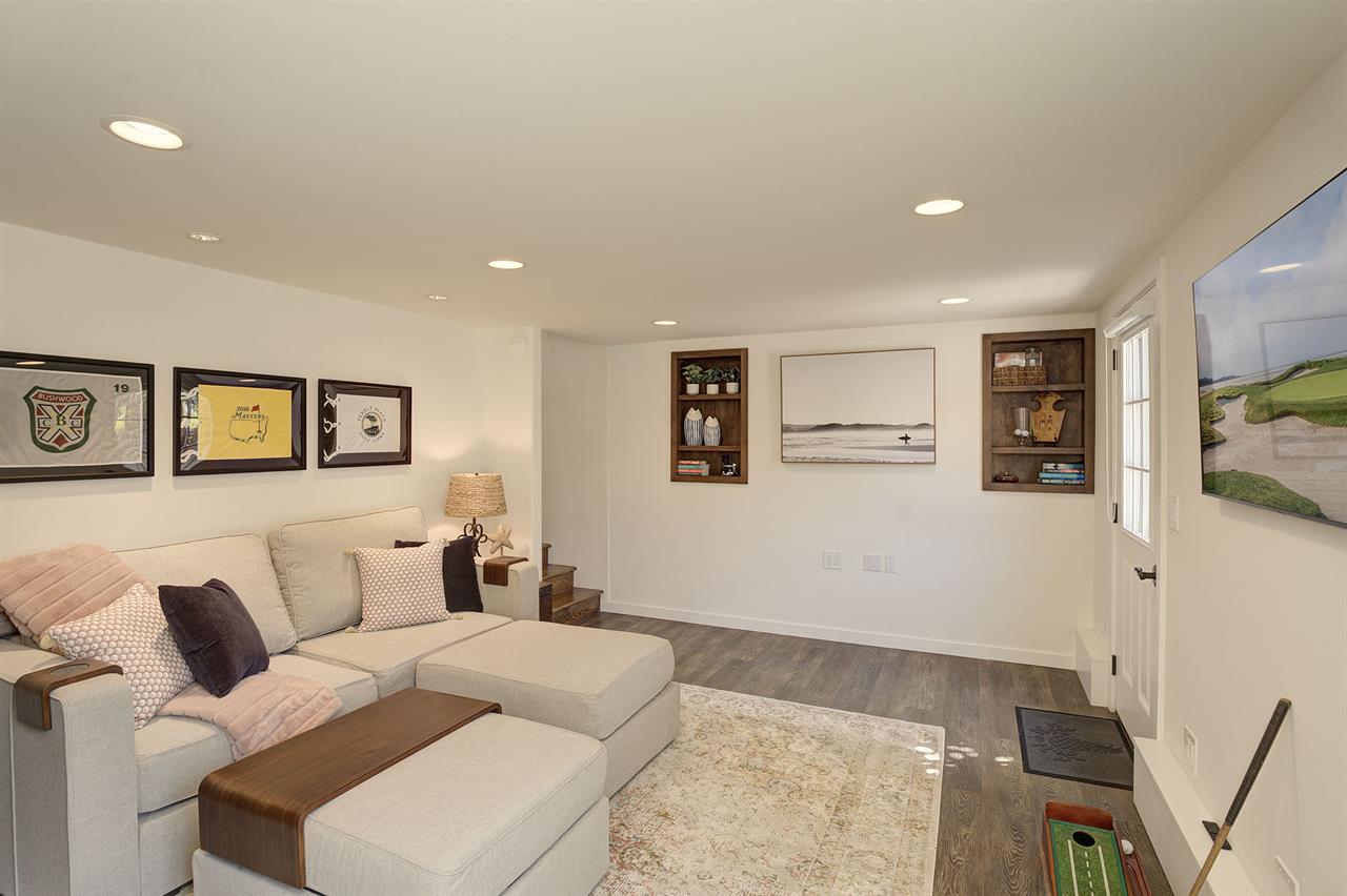 Downstairs Bonus Room  Sofa Bed, Cable TV, Laundry Area
