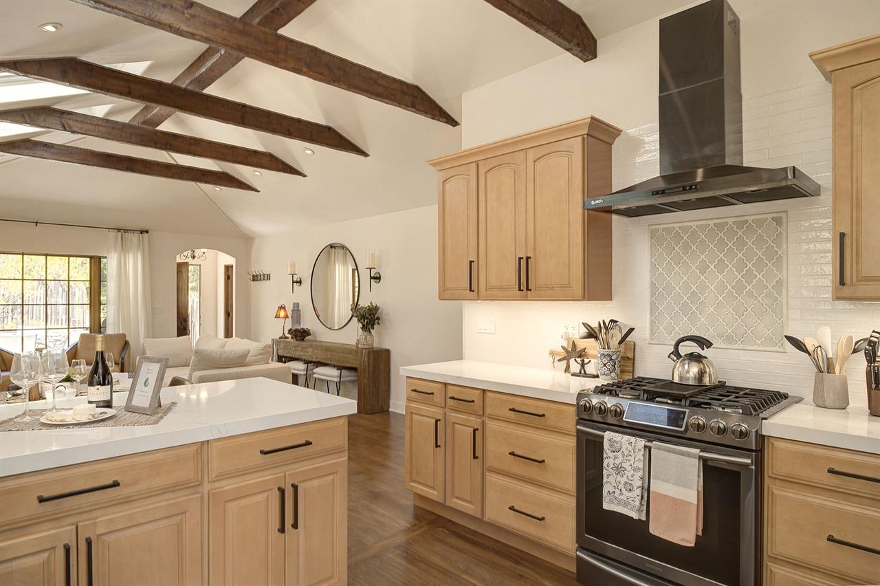 Fully Equipped Gourmet Kitchen