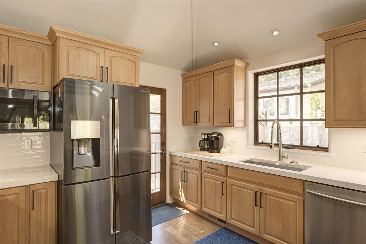 Fully Equipped Gourmet Kitchen