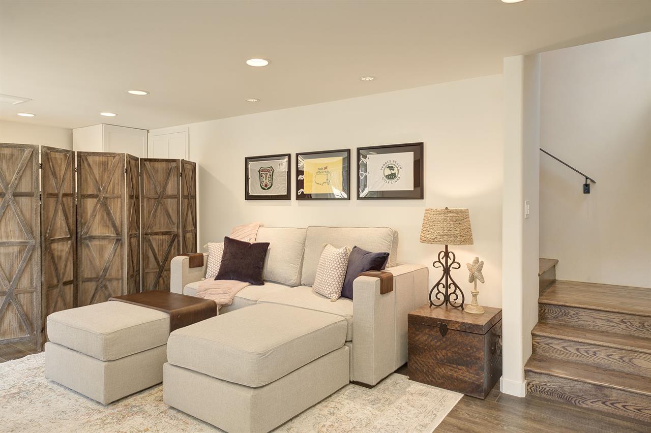 Downstairs Bonus Room  Sofa Bed, Cable TV, Laundry Area