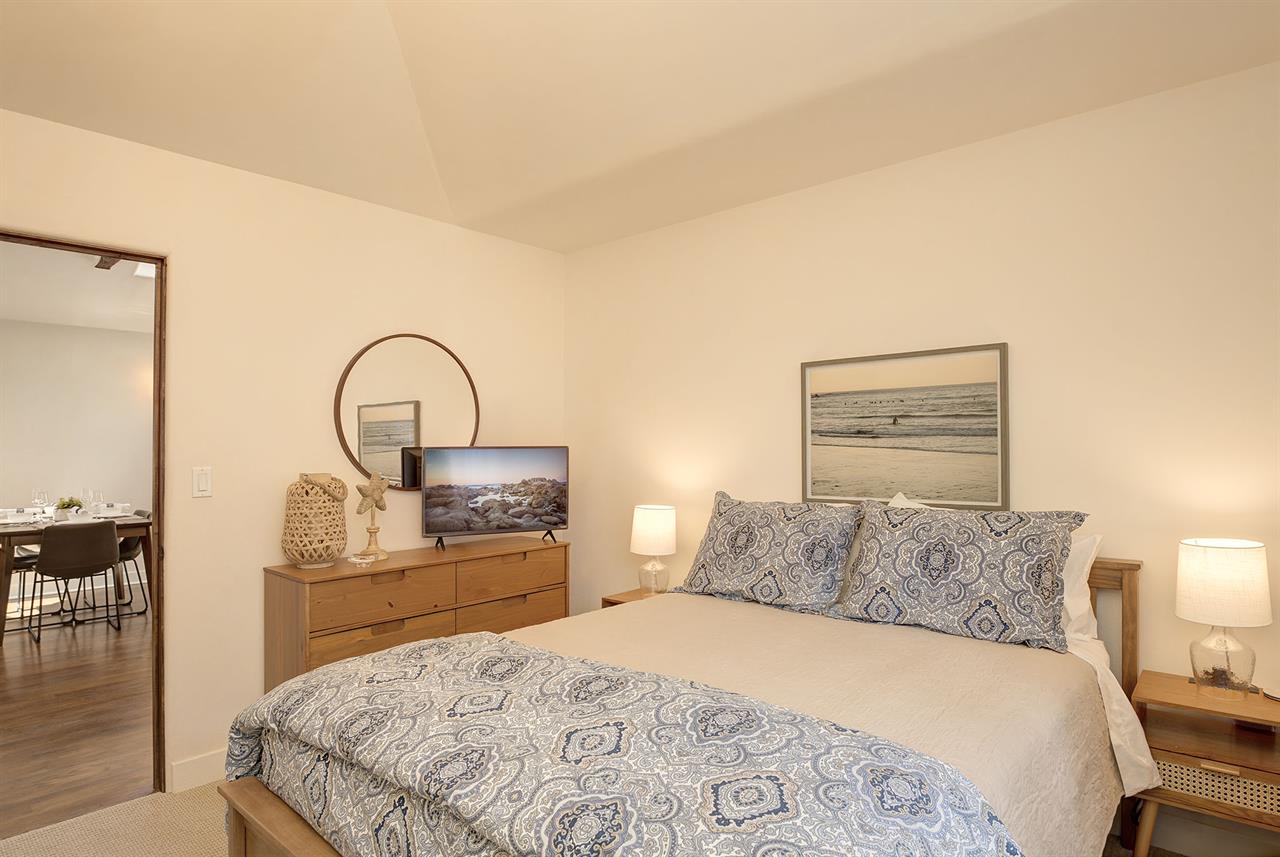 Bedroom 2  Queen Bed