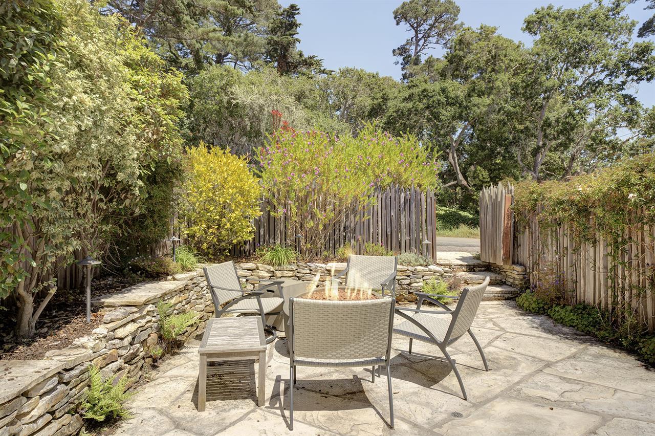 Front Patio has a Fire Pit and Gas BBQ