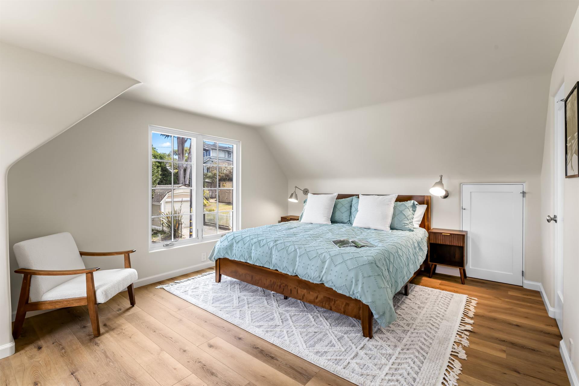 Bedroom 1  Upstairs  Primary Bedroom  King Bed