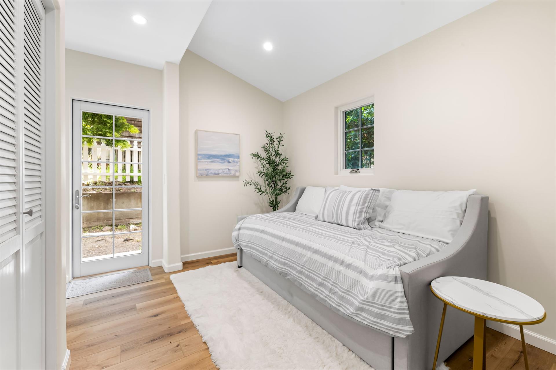 Bedroom 3  Twin Daybed that can be Made Into 2 Twin Beds