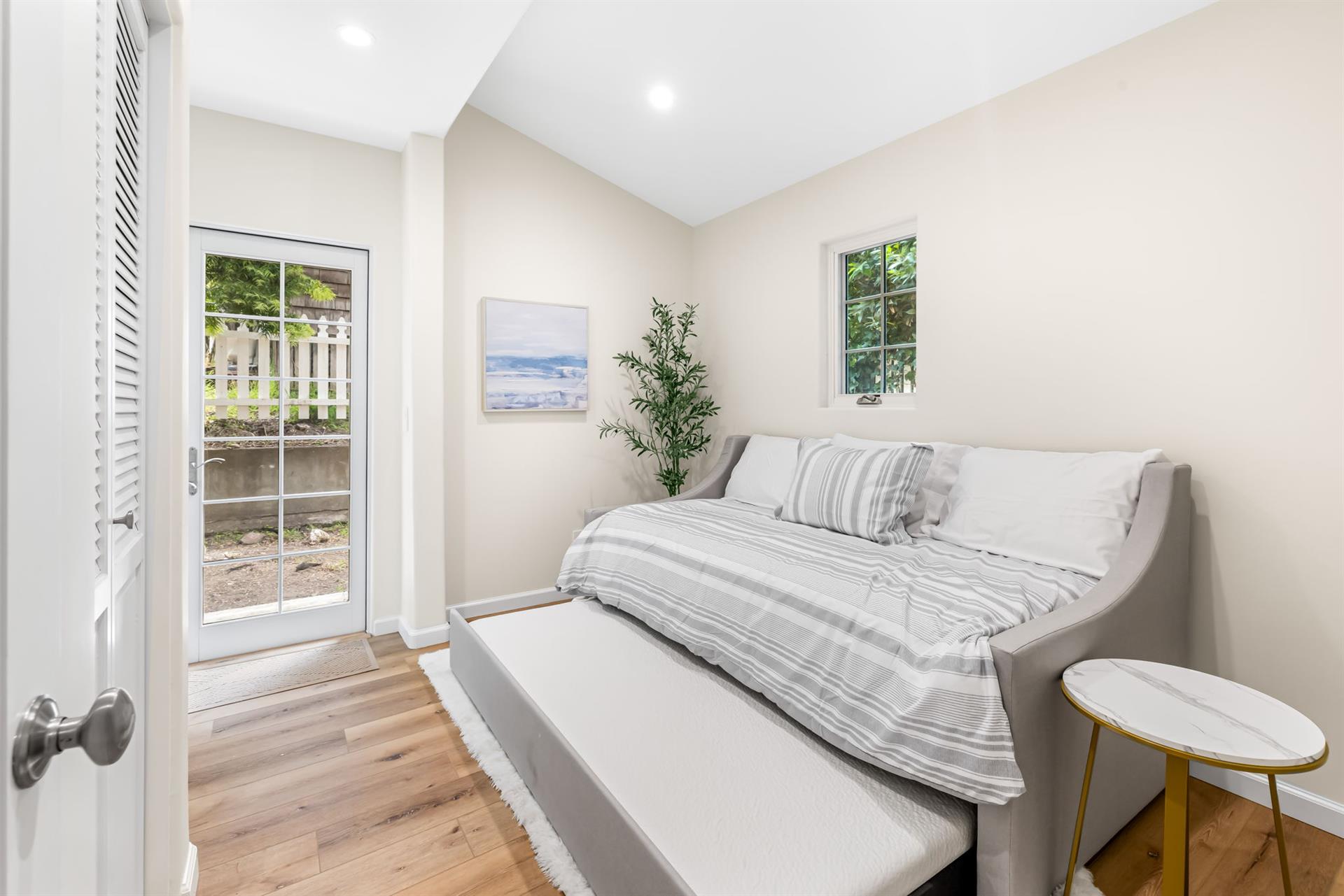 Bedroom 3  Twin Daybed that can be Made Into 2 Twin Beds
