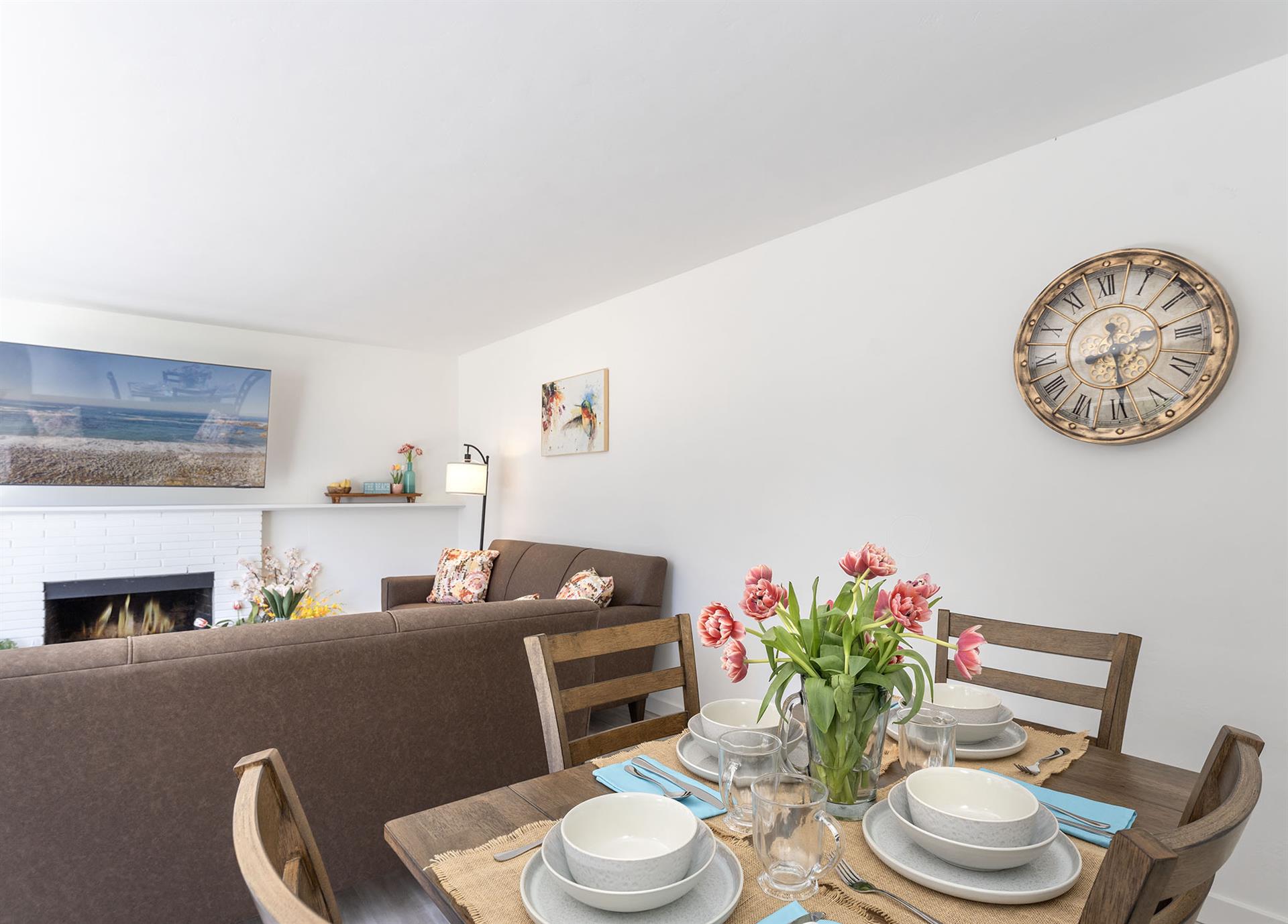 Living Room has a Gas Fireplace, TV and Dining for Four