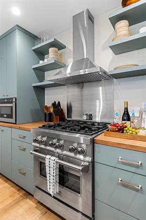 Fully Equipped Gourmet Kitchen