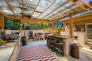 .....Six Burner Gas Grill, Mini Kimodo Ceramic GrillSmoker.....
