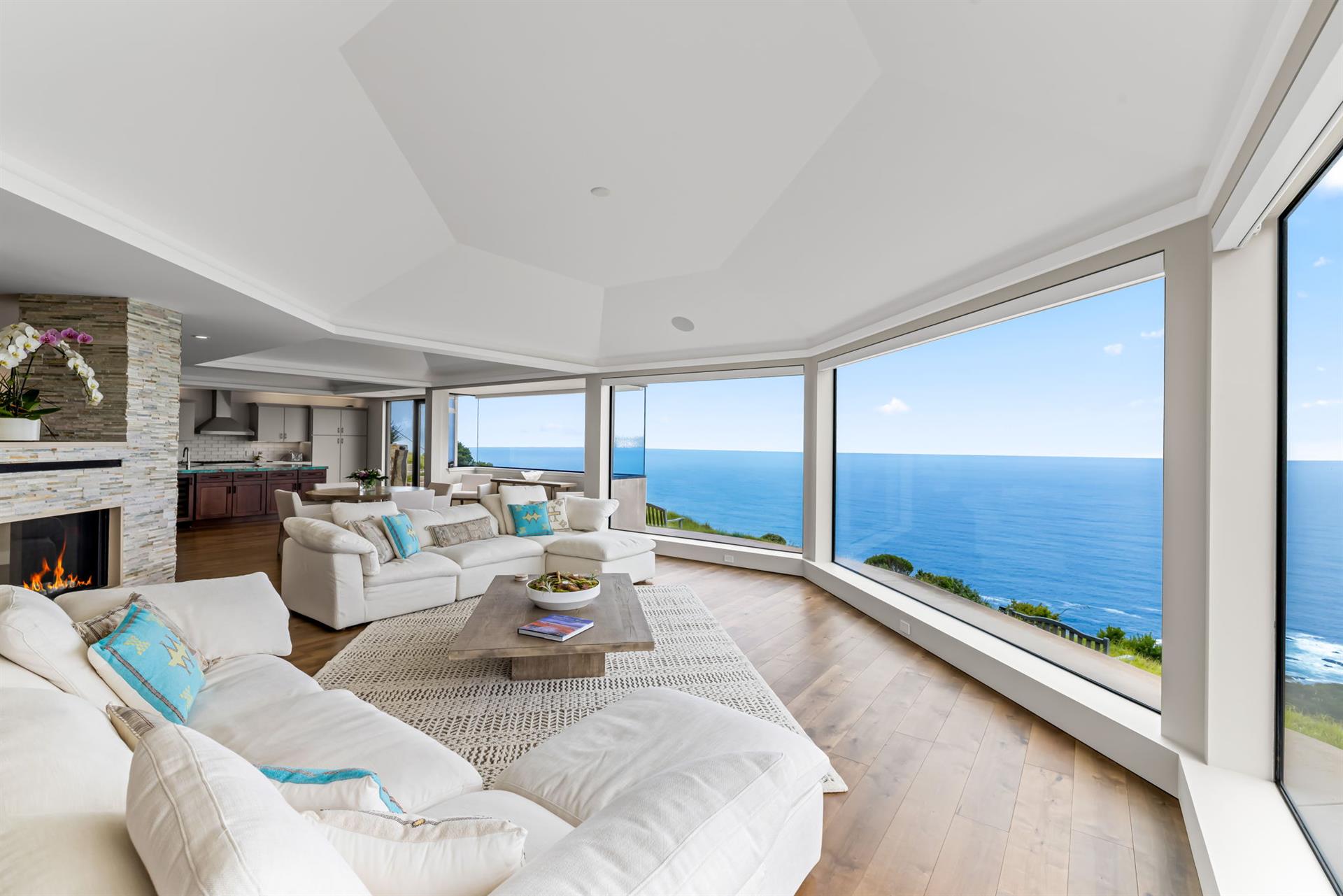 Welcome to Red Tail Hawk. Stunning Big Sur Ocean Views