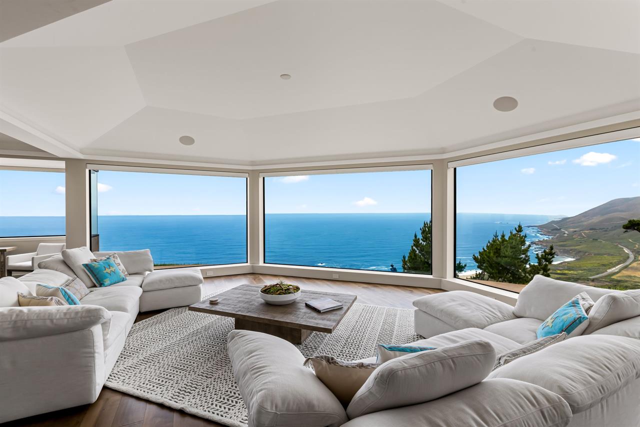 Living Room Area has Lots of Comfortable Seating