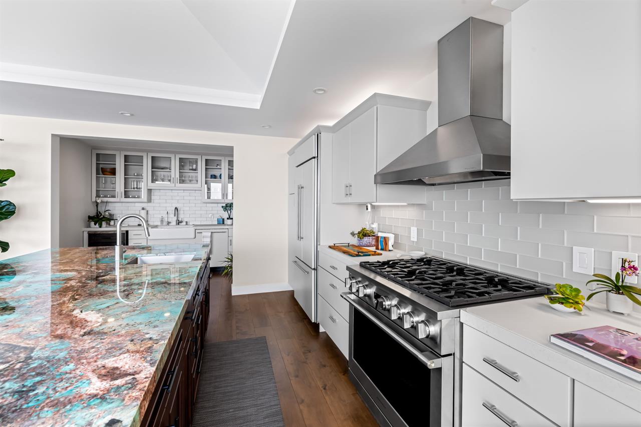 Kitchen has an Amazing Chefs Gas Stove and Oven