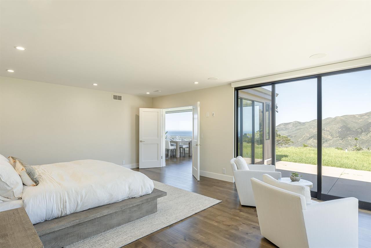 Bedroom 2  King Bed, En Suite Bath, View of the Mountains