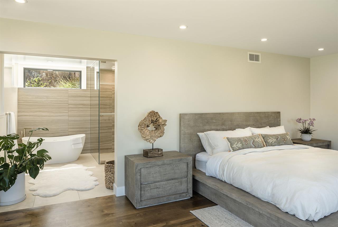 Bedroom 2  King Bed, En Suite Bath, View of the Mountains