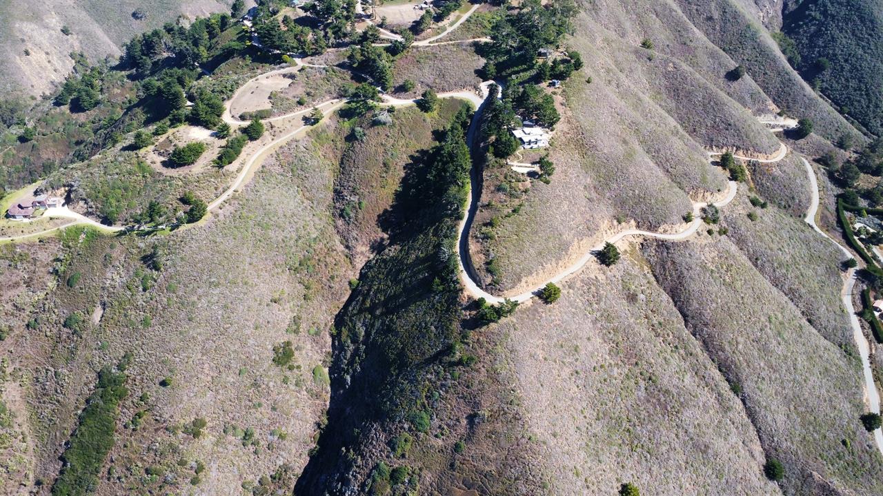The road leading to the home