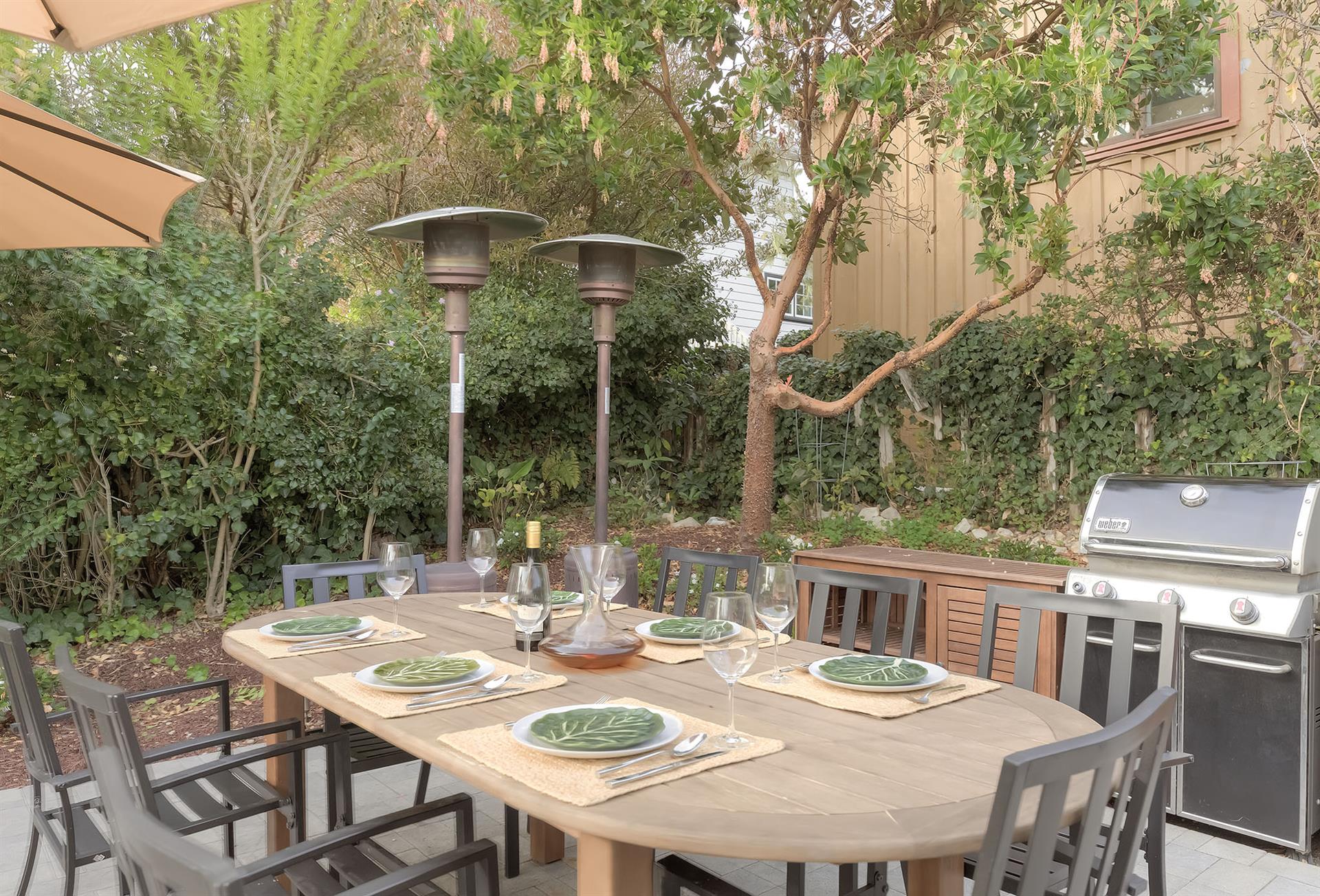 Outdoor Kitchen and Dining for Eight