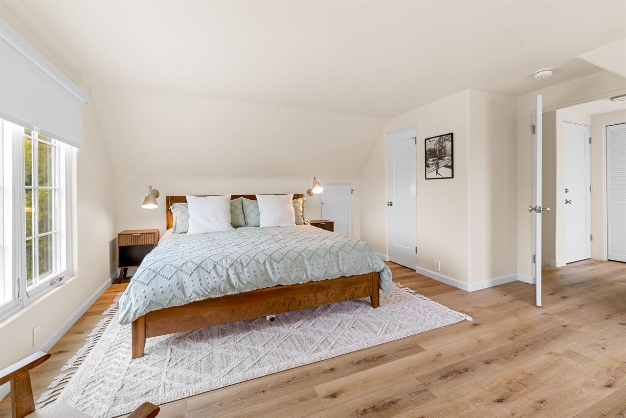 Bedroom 1  Upstairs  Primary Bedroom  King Bed