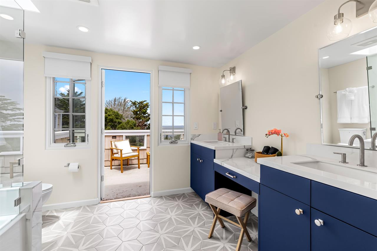 Bathroom for Bedroom 1 has Access to the Ocean View Deck