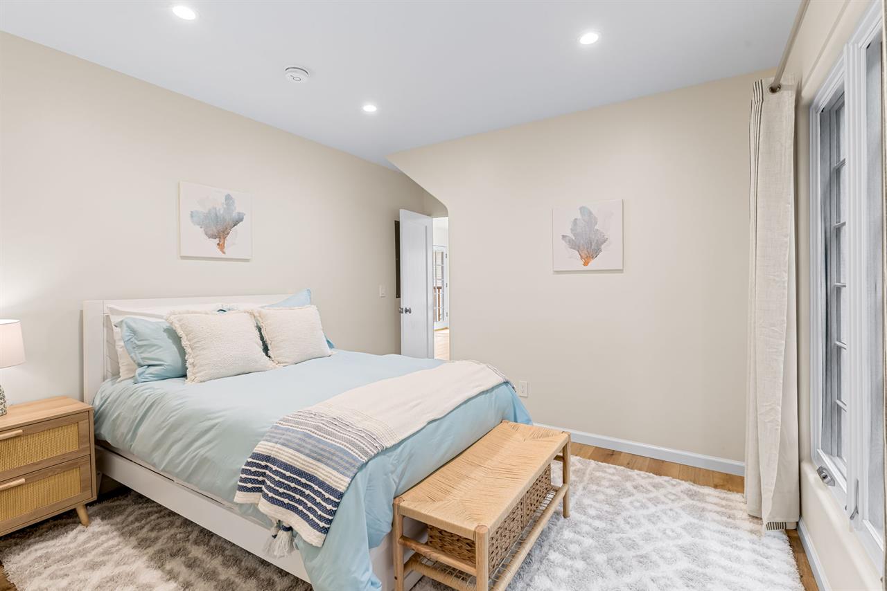 Bedroom 2  Downstairs  FullDouble Bed