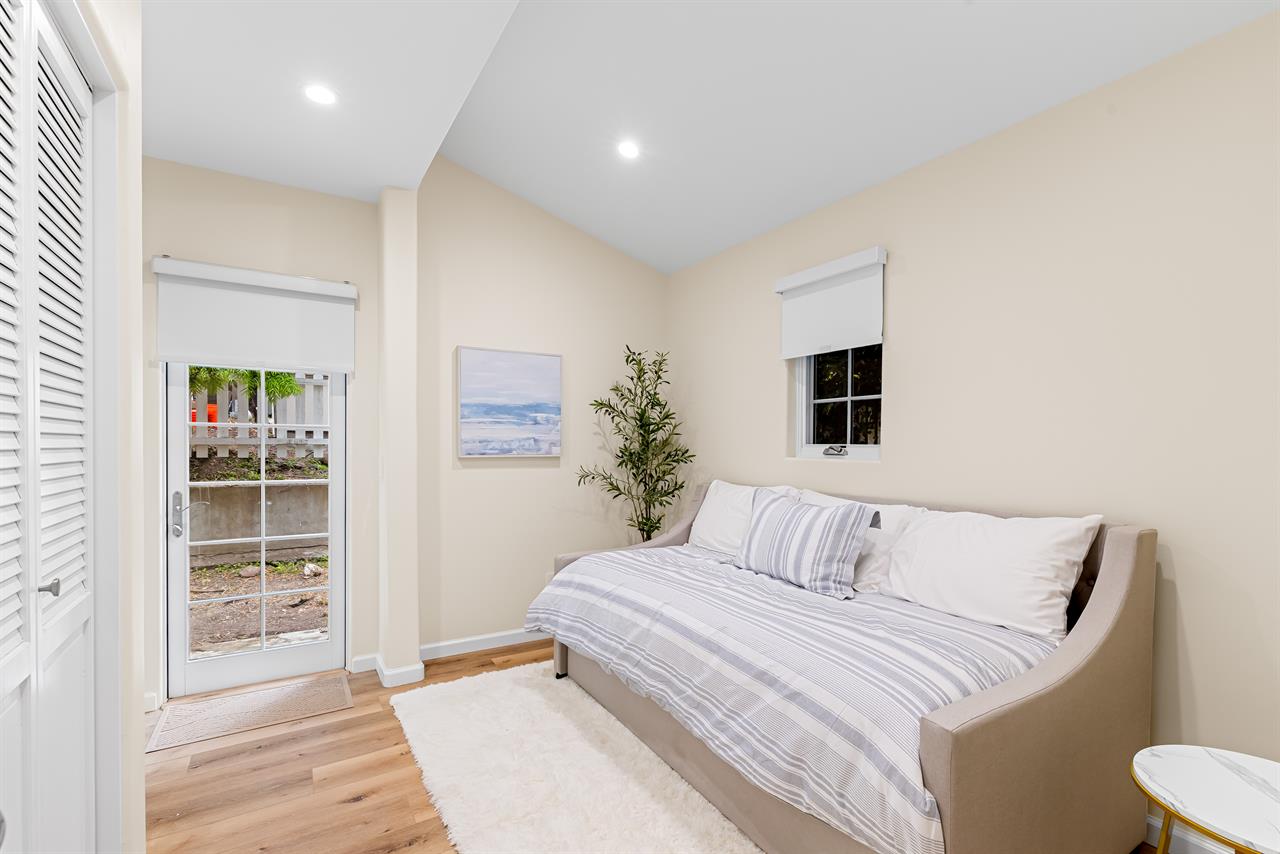 Bedroom 3  Twin Daybed that can be Made Into 2 Twin Beds