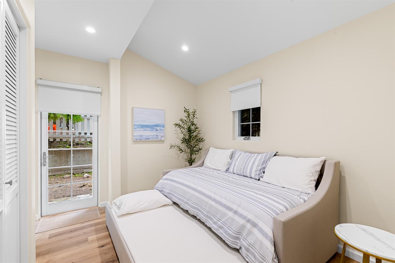 Bedroom 3  Twin Daybed that can be Made Into 2 Twin Beds