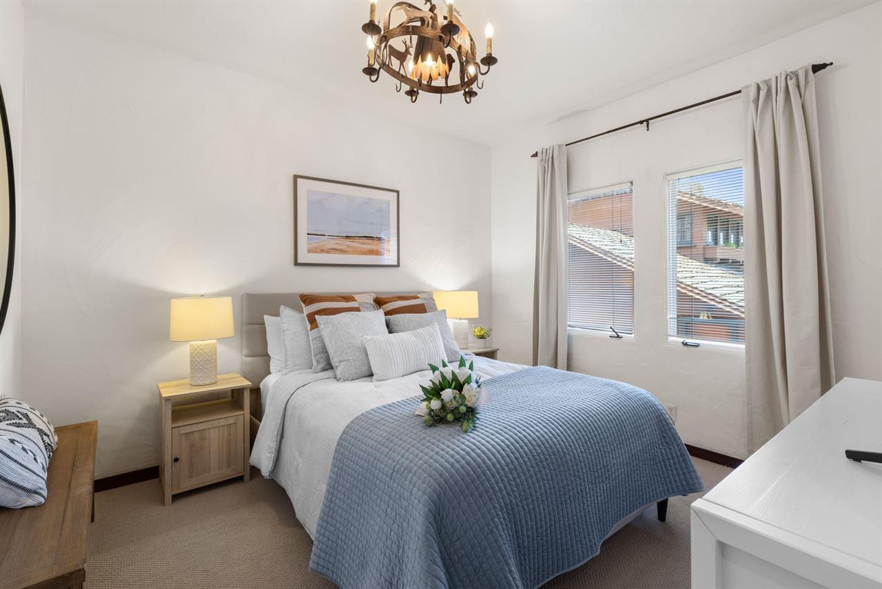 Bedroom 3  First Floor  Queen Bed, TV