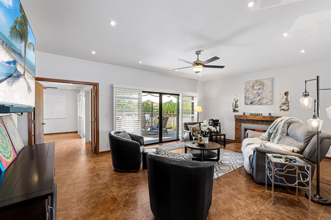 Living Room furniture optional