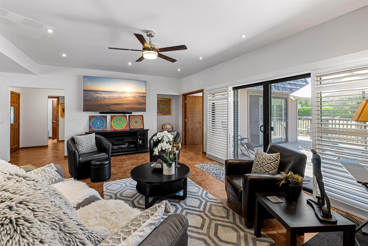 Living Room furniture optional