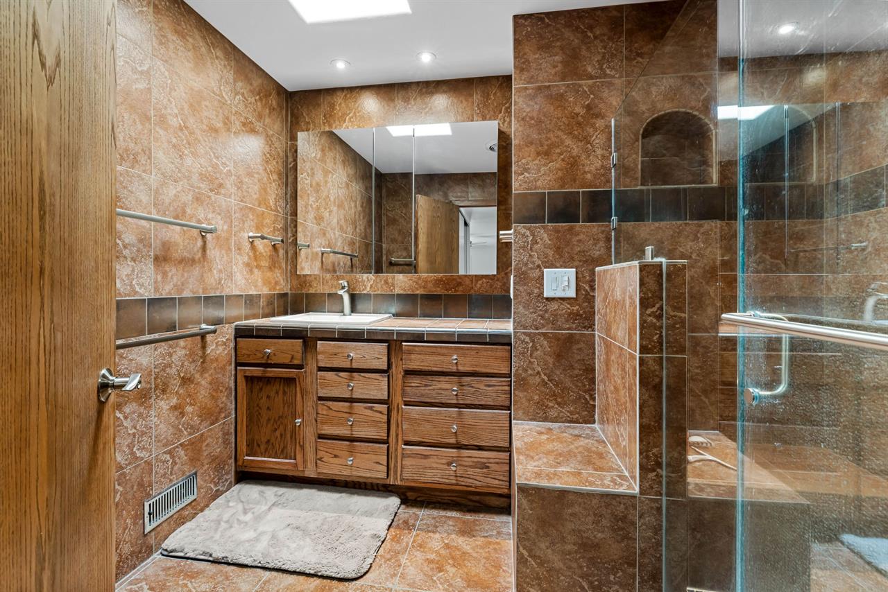 EnSuite Bath with Shower for Bedroom 1