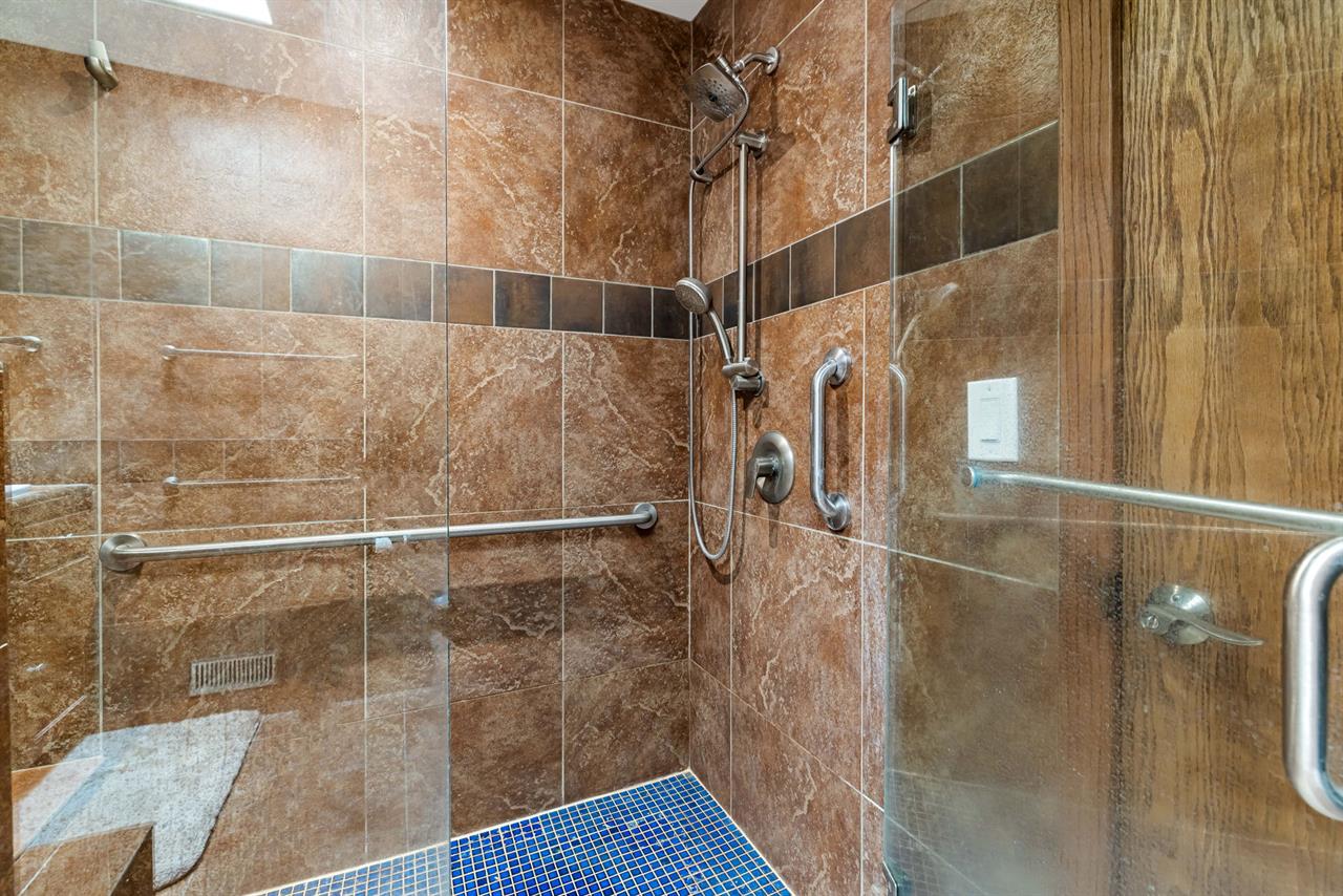 EnSuite Bath with Shower for Bedroom 1