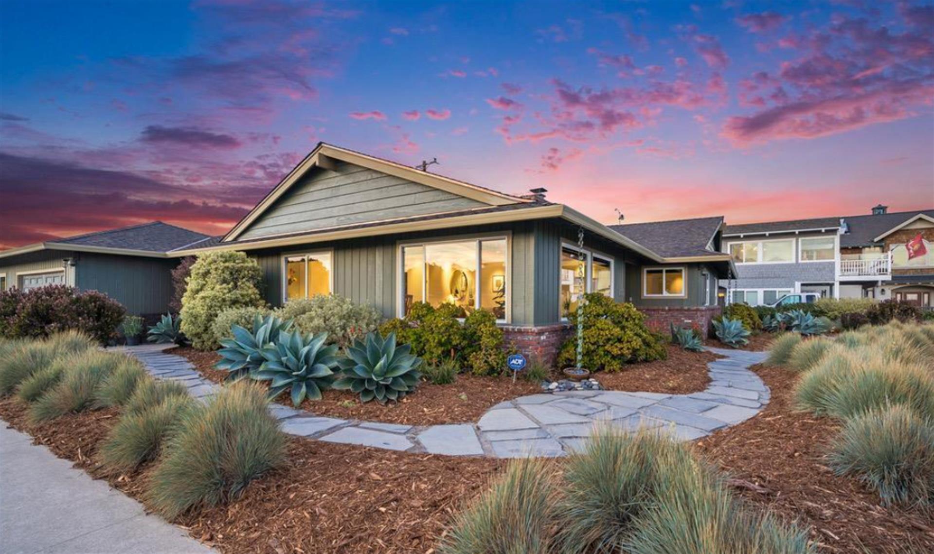 Welcome to quotCliff Housequot Oceanfront in Santa Cruz