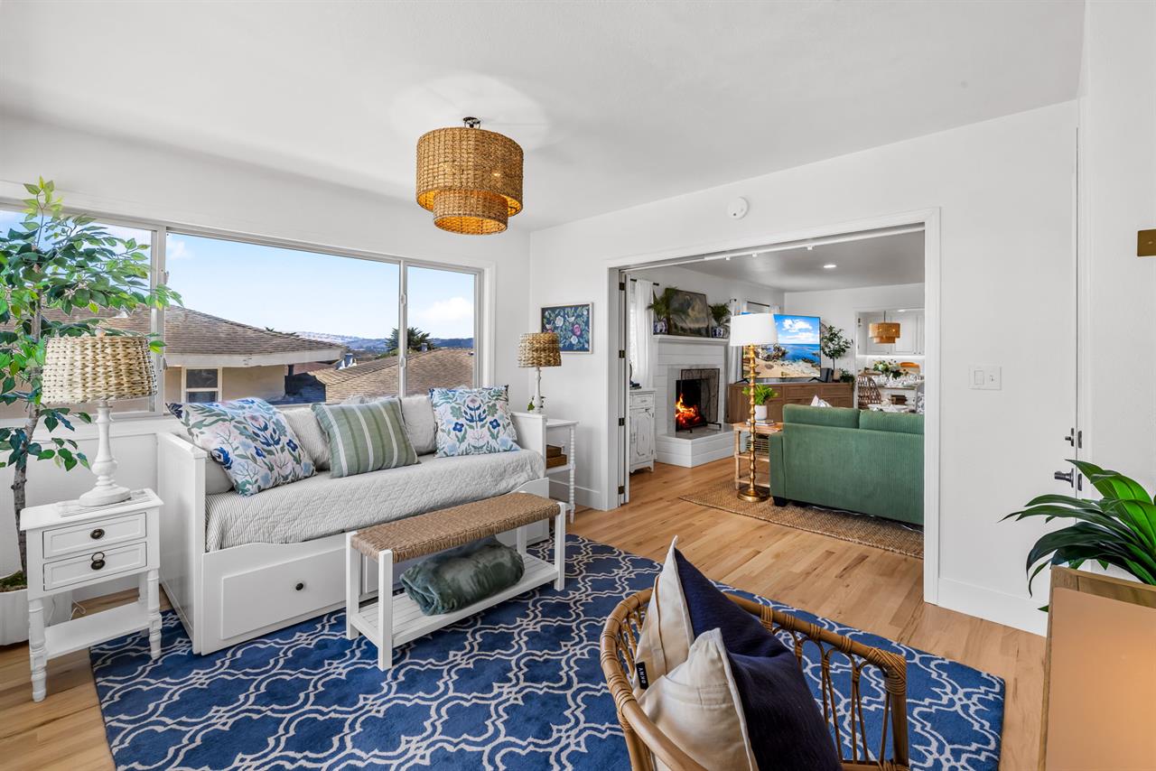 Sun Room  Daybed  One or Two Twins or can be a King Bed