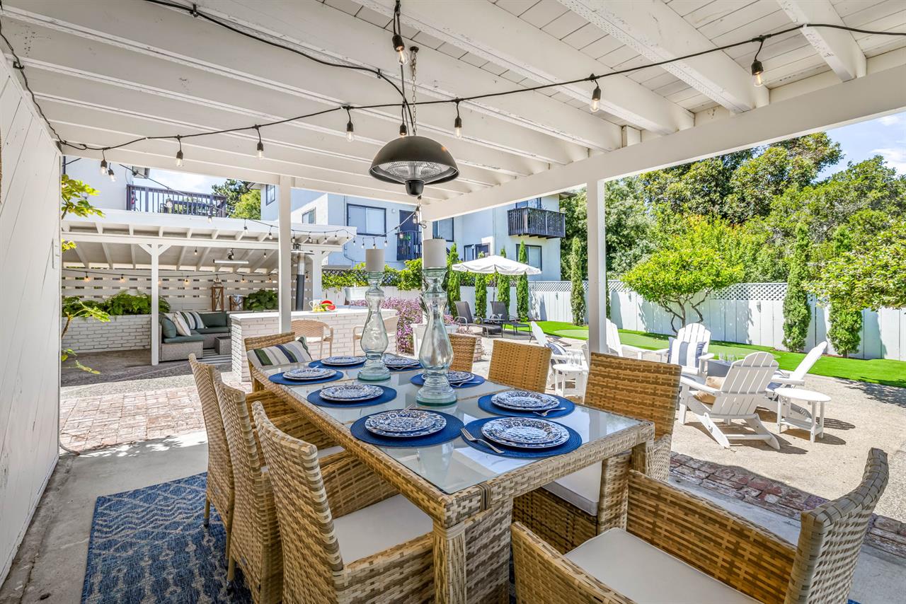 Outdoor Dining for Eight