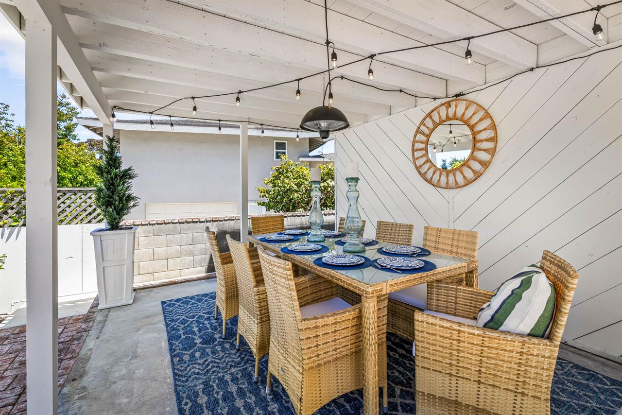 Outdoor Dining for Eight