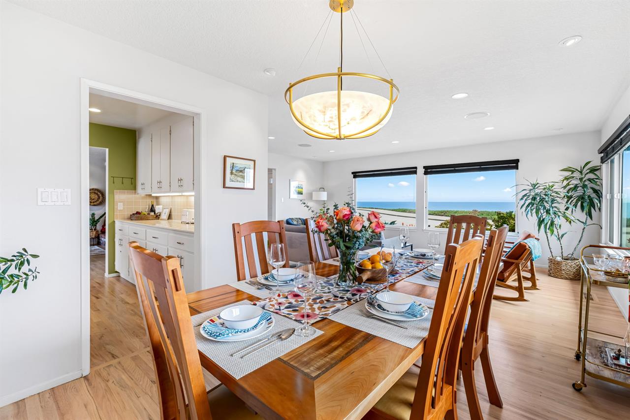 Dining Area Seats Six