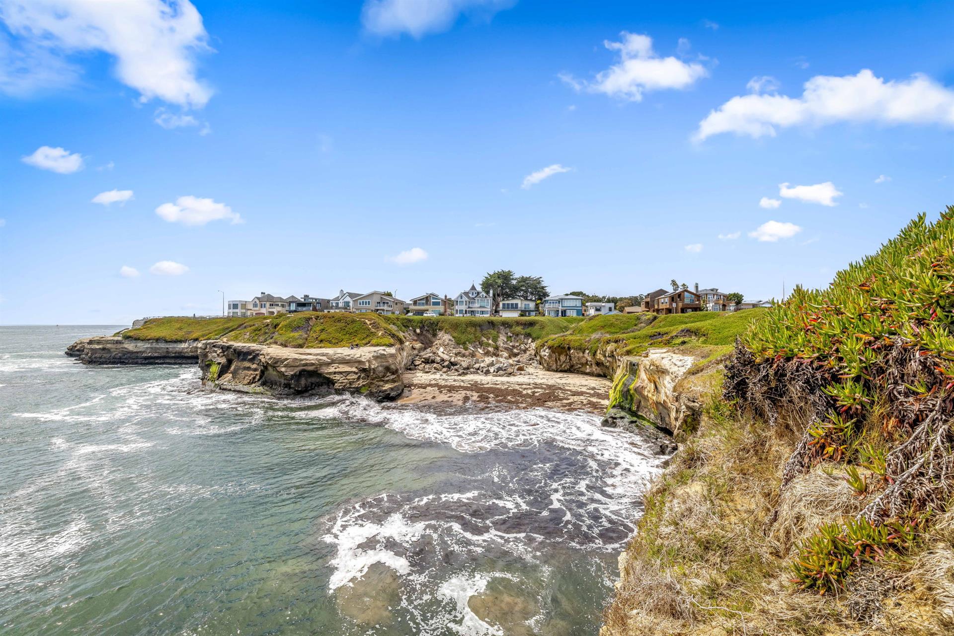 Cliff House. Oceanfront in Santa Cruz