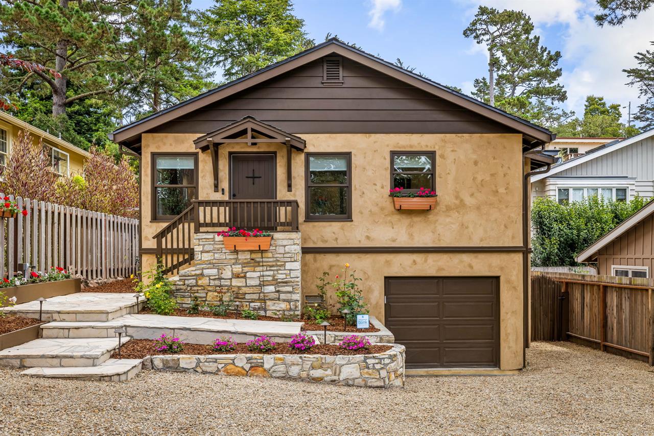 Welcome to Pine  Pebble  Walk to Restaurants and Beaches