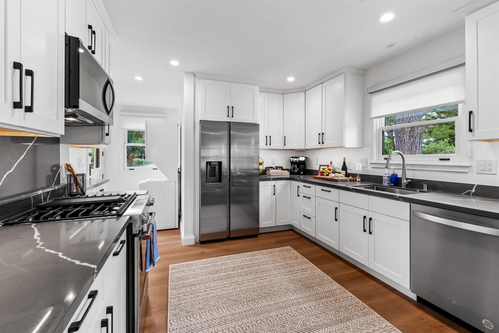 Beautiful Fully Equipped Kitchen
