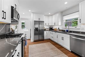 Beautiful Fully Equipped Kitchen