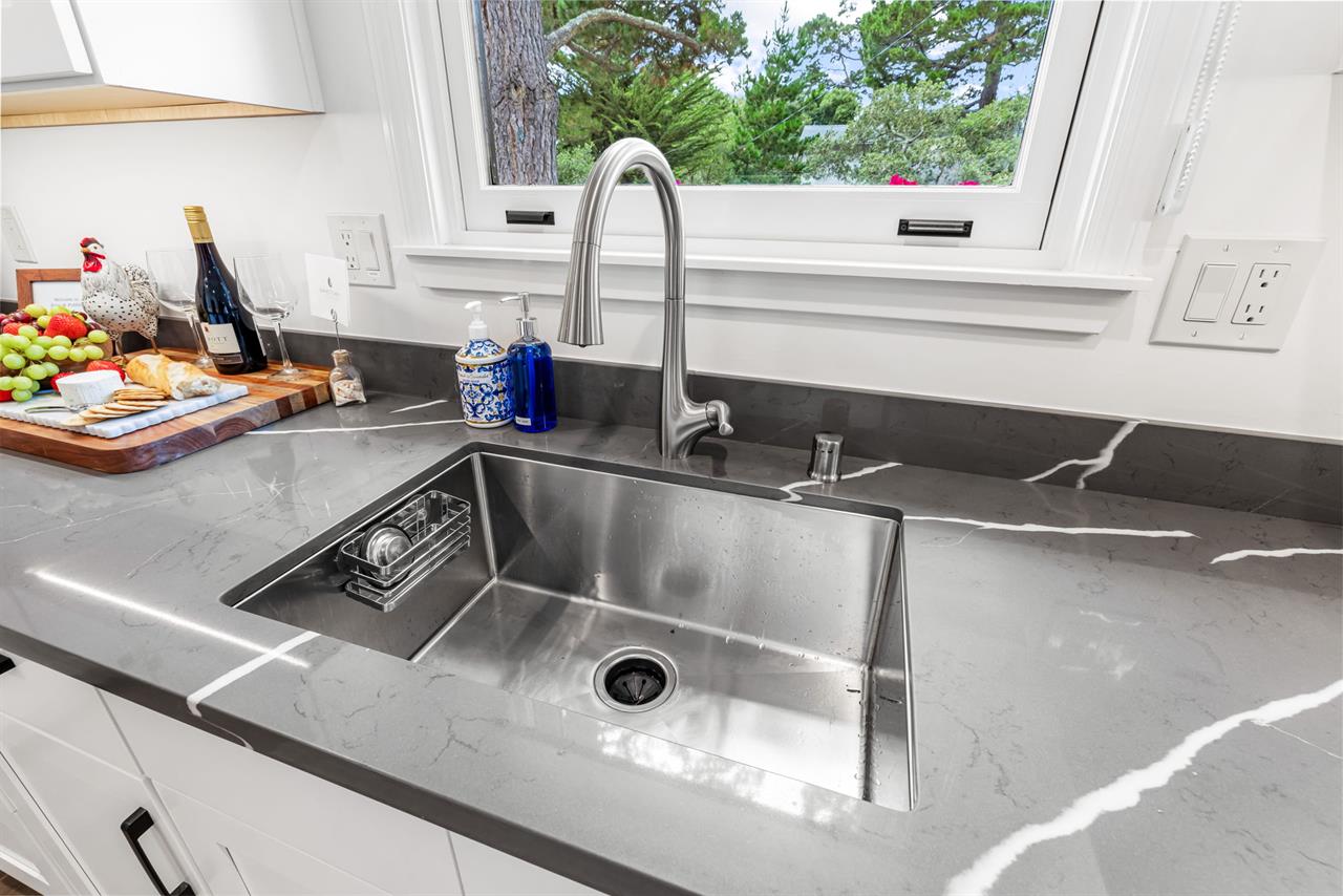 Stunning Countertops in the Beautiful New Kitchen