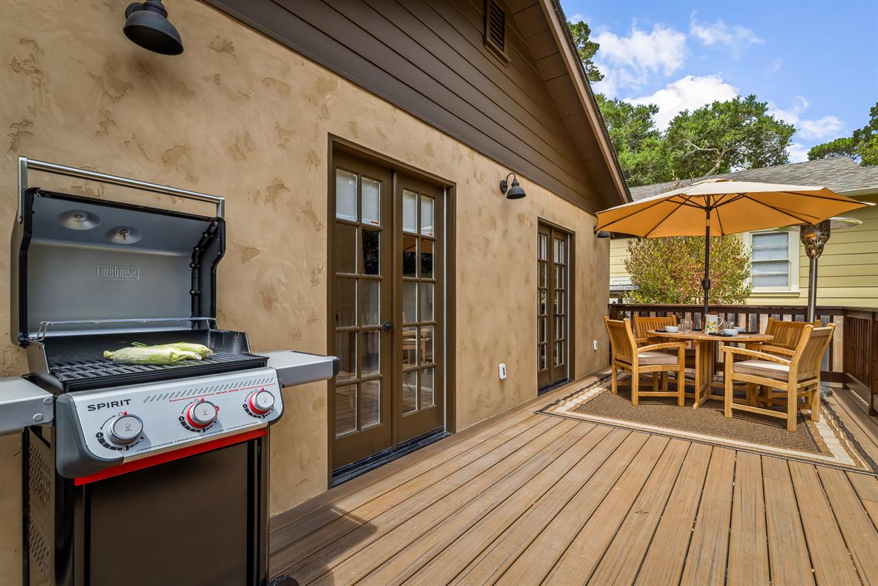 Back Deck has a Gas BBQ Grill nd Dining Area